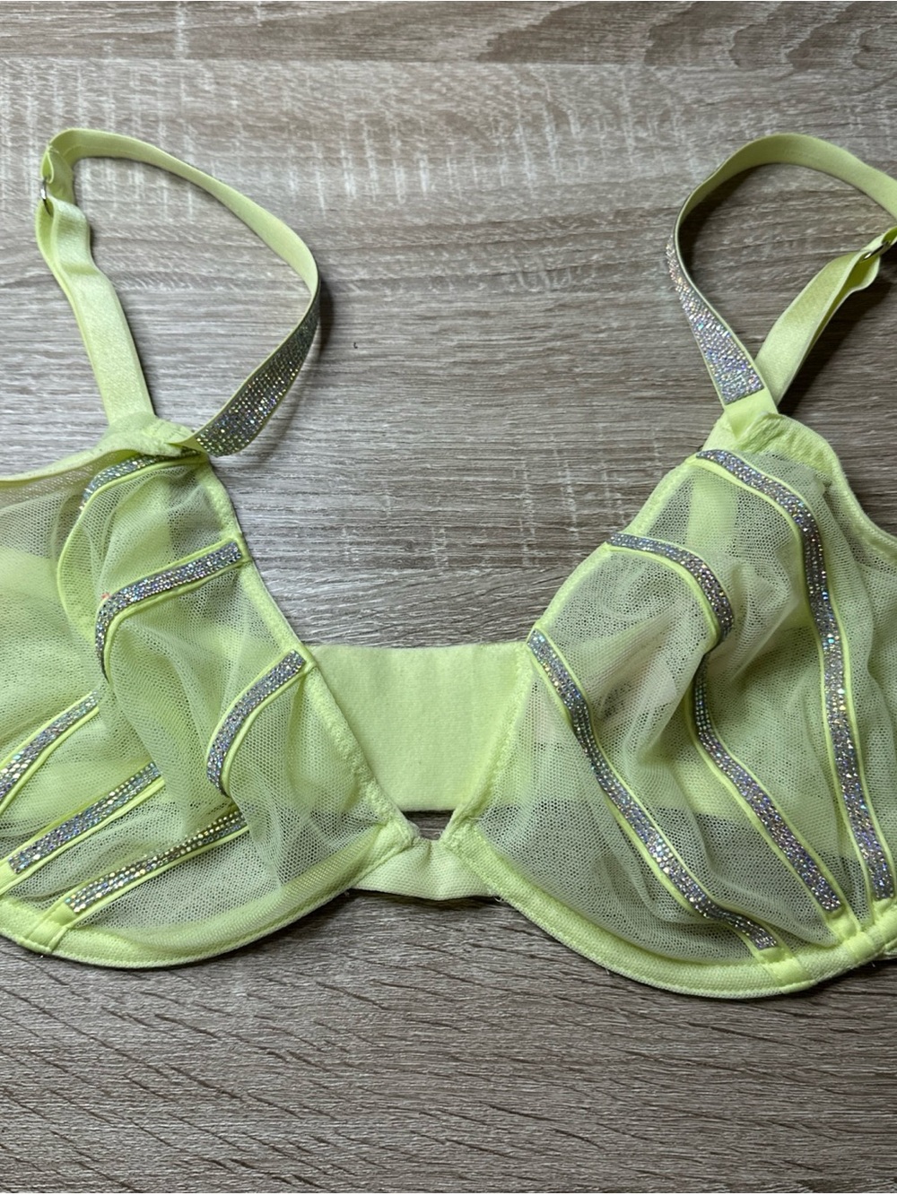 NWOT Victoria’s Secret Very Sexy Low-Cut Demi Size 36DD -Celery, Neon Yellow